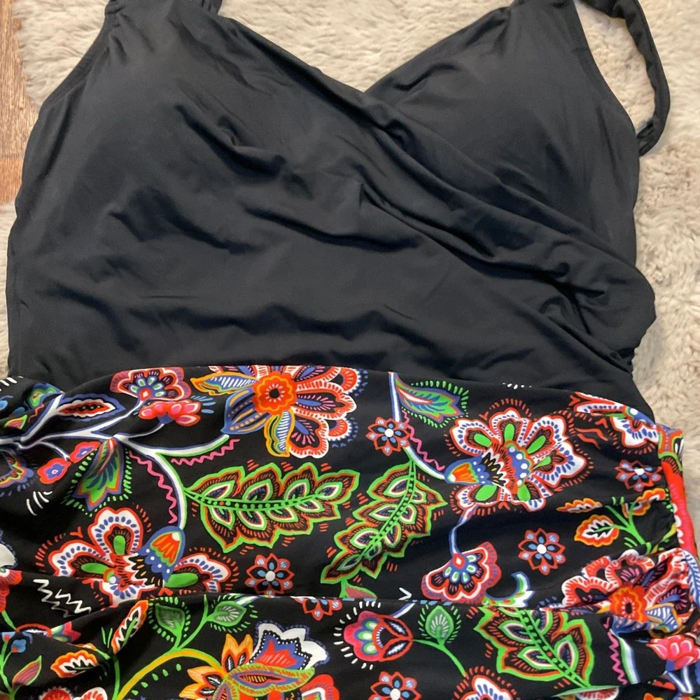 Jantzen Swimsuit One Piece Size 16 Black Supportive Adjustable Strap  Rouched‎